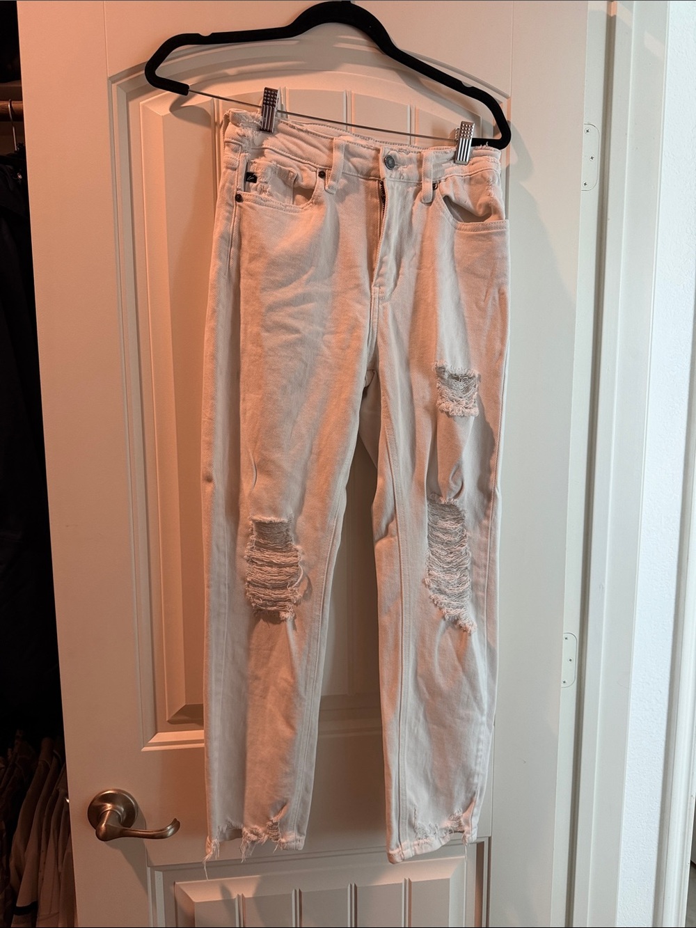 Kan can Women's Ripped Jeans